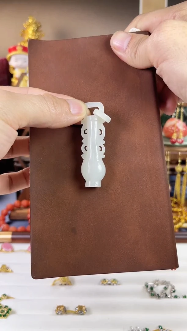 颈饰未镶嵌和田玉冬*，玉净瓶吊坠-孤品