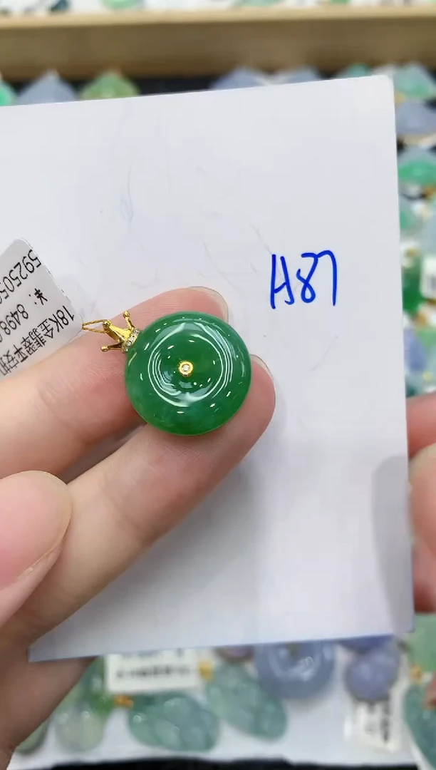 翡翠18K金镶嵌颈饰111111111