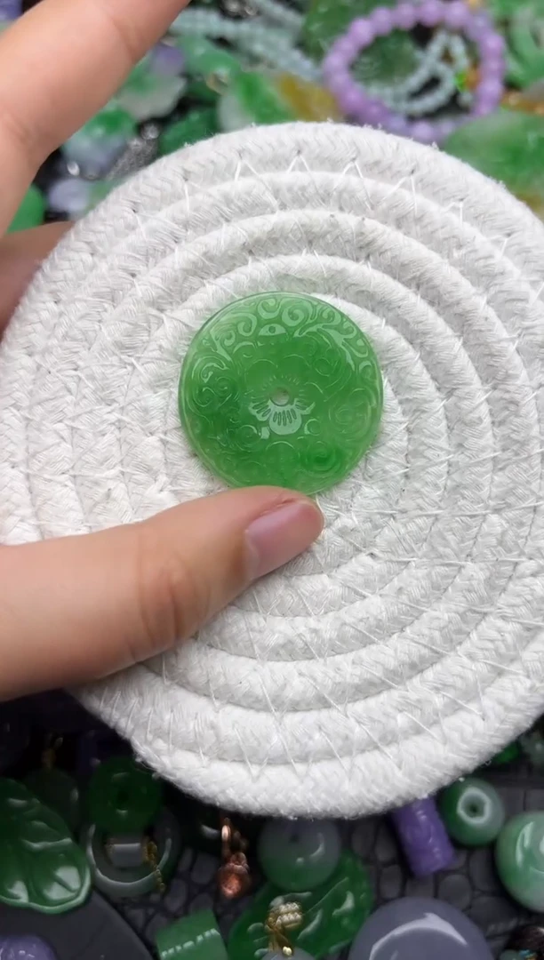 颈饰未镶嵌翡翠缅甸翡翠吊坠