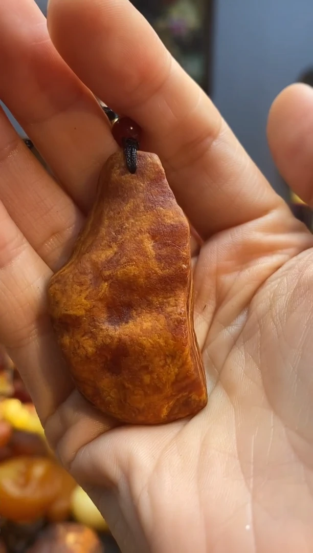 未镶嵌颈饰琥珀吊坠