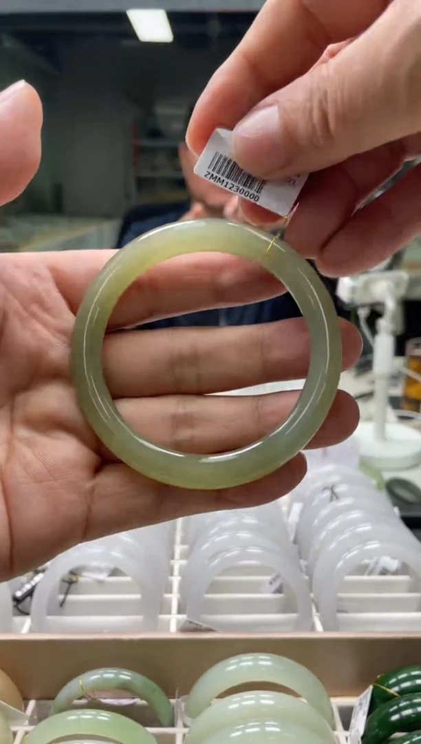 【闪购商品】和田玉手镯未镶嵌编码0000 圈口57-58