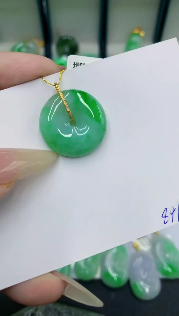 翡翠18K金镶嵌颈饰11111111111