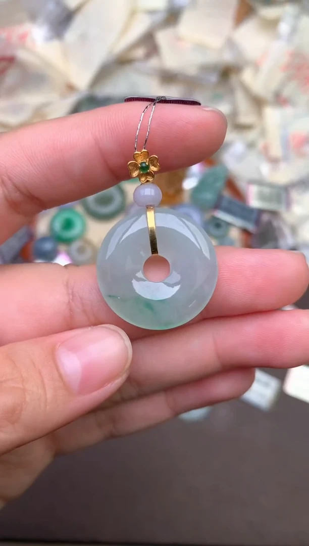 18K金镶嵌挂件翡翠—