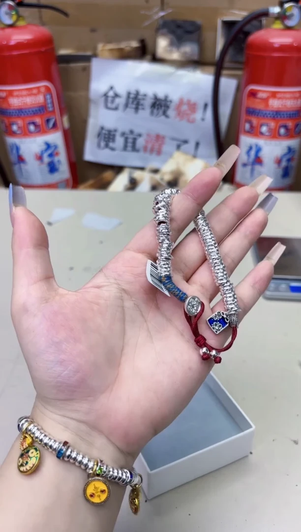 金属银色饰品YS11111111110403