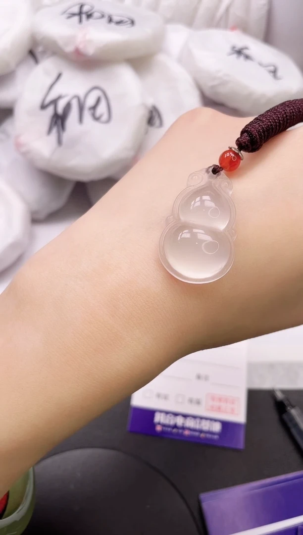【闪购商品】石英质玉手镯未镶嵌挂件葫芦拍一发一