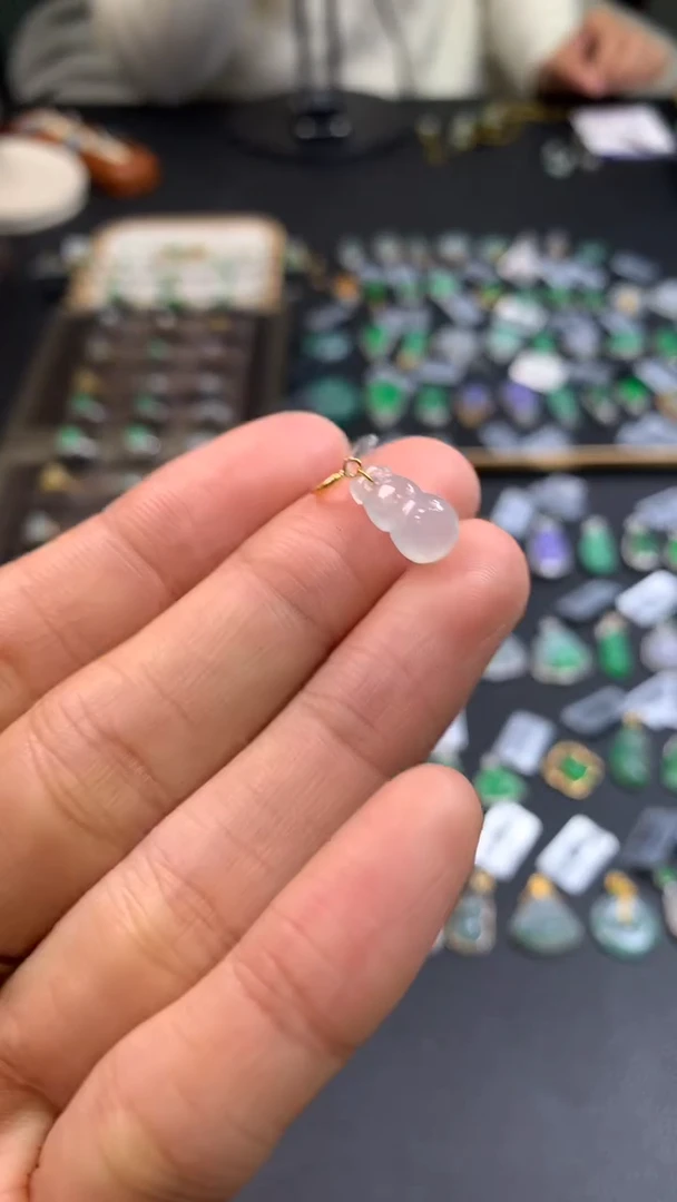 颈饰18K金镶嵌翡翠18243