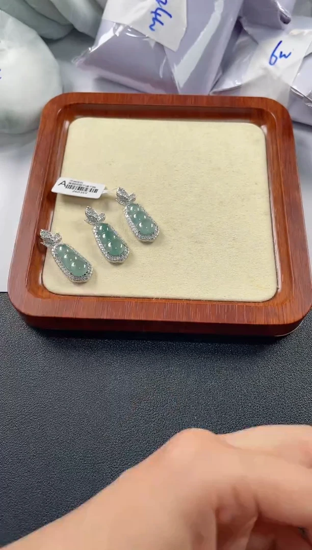 颈饰未镶嵌翡翠10（多样性发一件）豆子