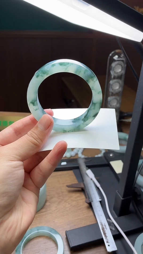 未镶嵌手镯定制翡翠赖***！定制