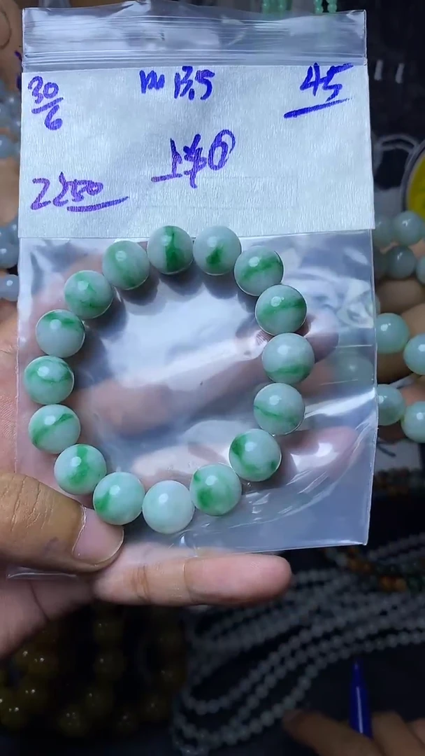 定制翡翠未镶嵌翡翠毛货抛光拍一发一