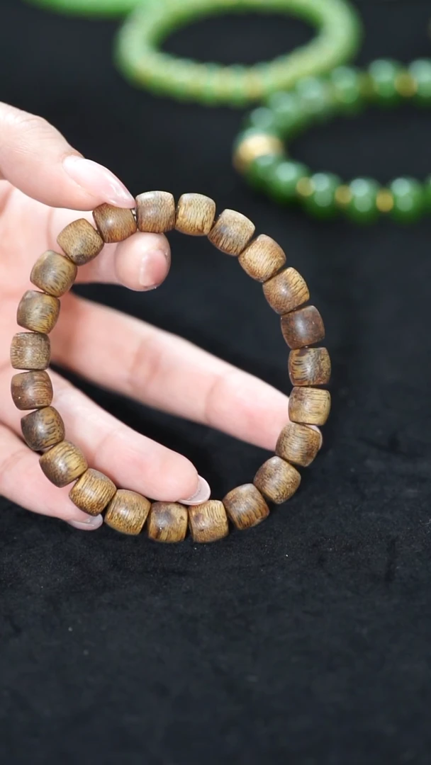 沉香摆件MTLU0926-02