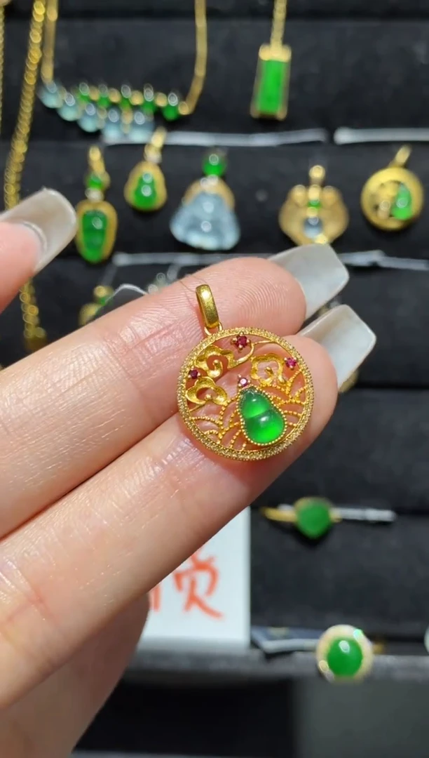 【闪购商品】翡翠颈饰18K金镶嵌吊坠