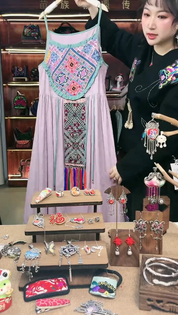 【闪购商品】织绣A03黔东南苗族刺绣