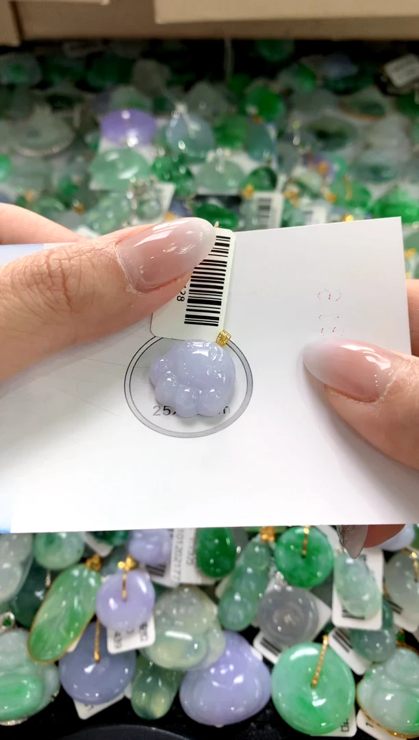 颈饰18K金镶嵌翡翠1111111111111111