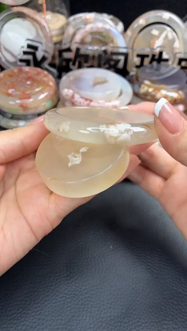 未镶嵌手镯（圆镯）石英质玉薄**姐55