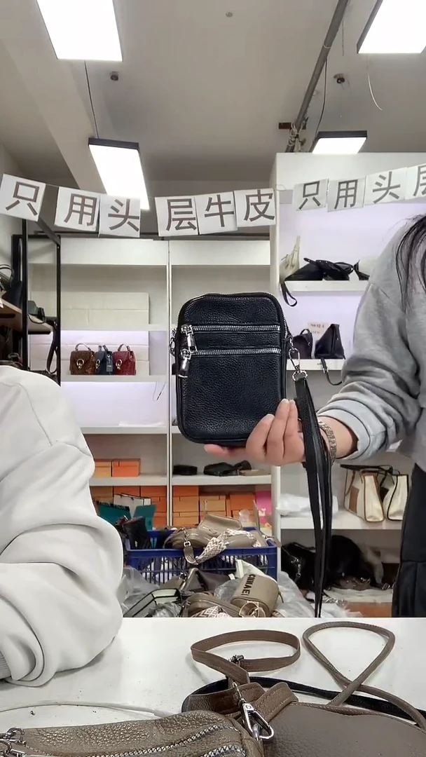 头层牛皮清货真皮 多拉链手机包黑
