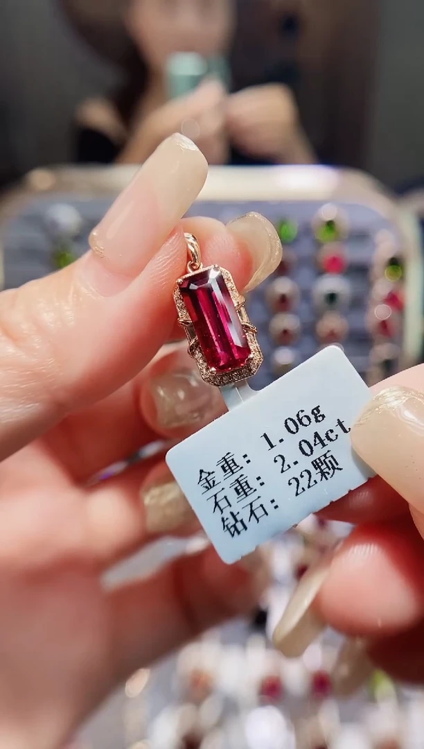 18K金镶嵌颈饰碧玺2.04