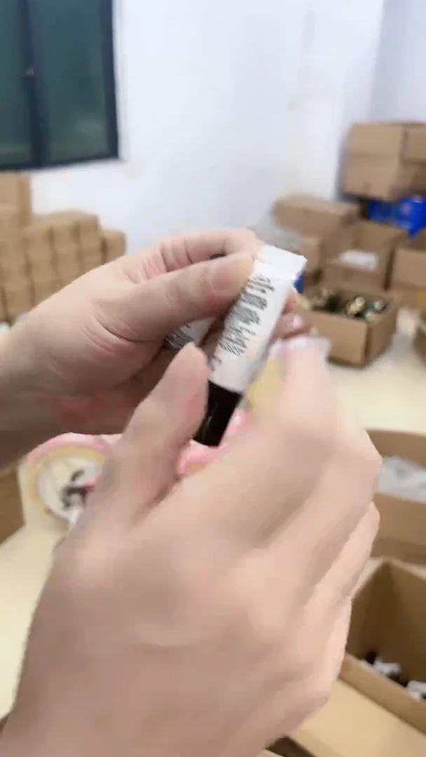 惊喜价！！紫色隔离小样10个+象牙白积雪草粉底液10个