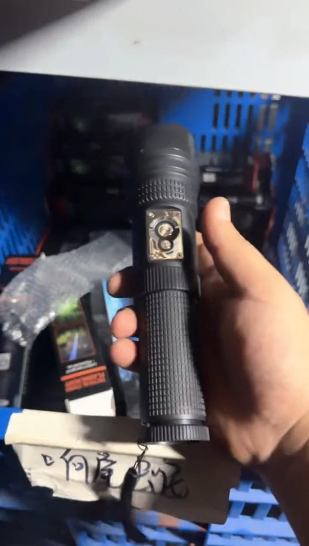 【复合ABS】超亮强光手电筒-尾部拉伸可当露营灯台灯