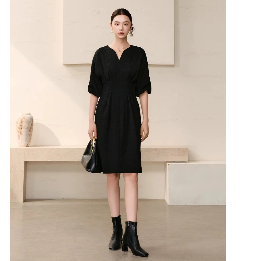 【商场同款】曼德诗夏季冰爽丝收腰薄款V领提花长裙M534106724