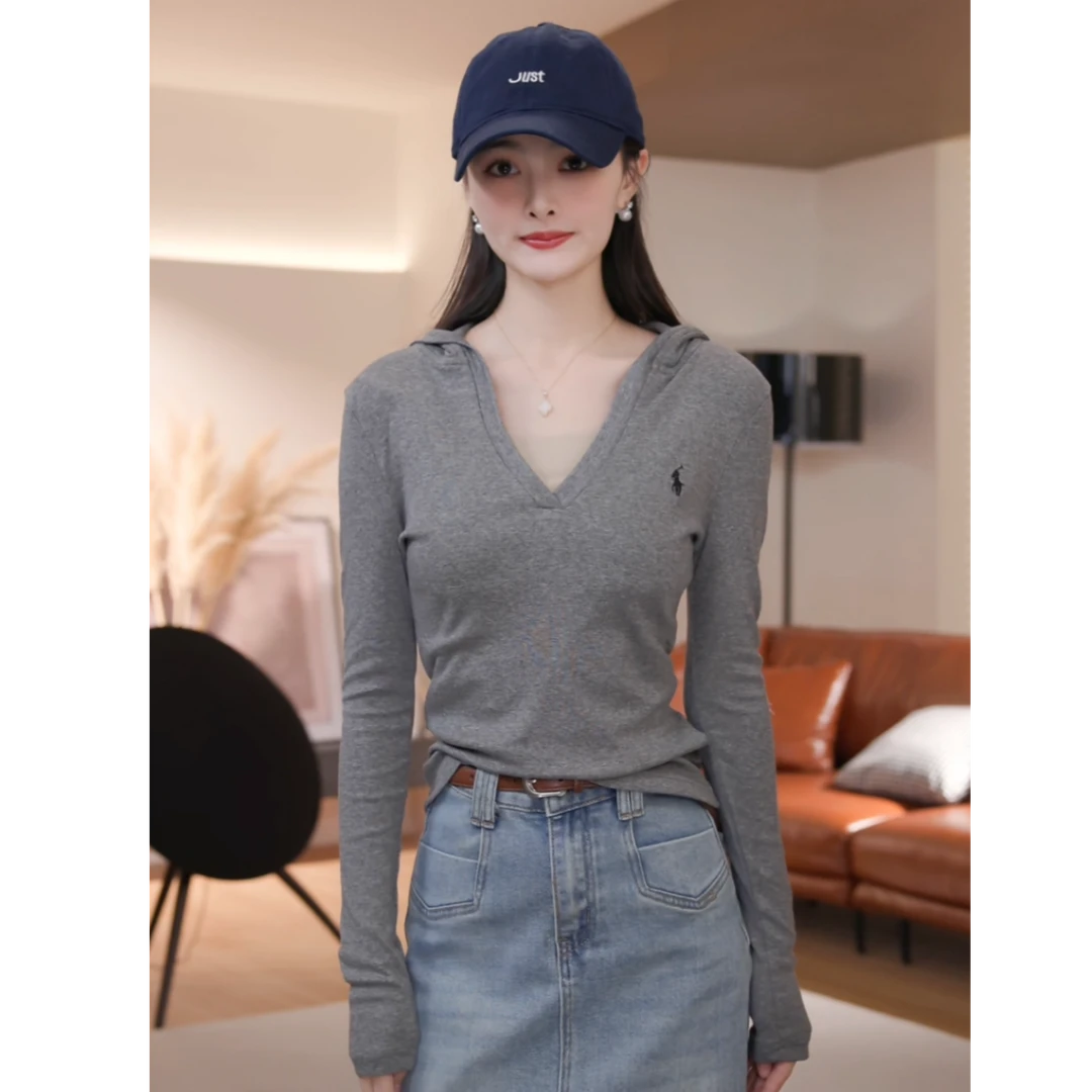 【贝贝】2025年早秋新款V领简约刺绣百搭显瘦打底上衣女BL-4071