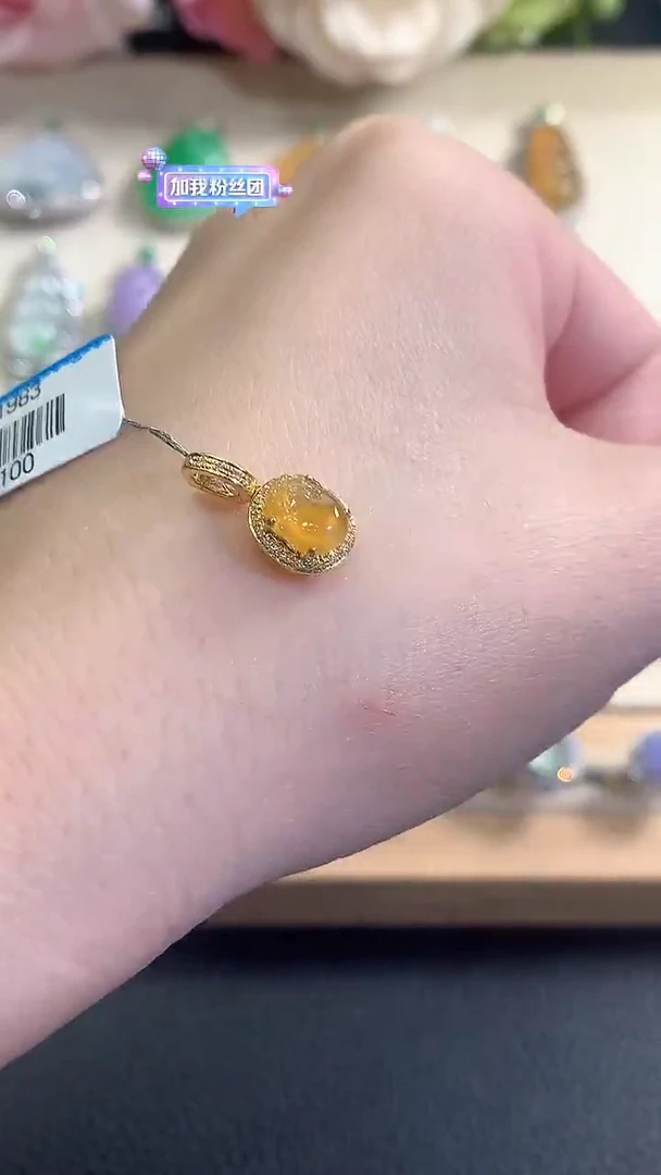 吊坠(不含链)18K金镶嵌翡翠冬日珠宝Q8