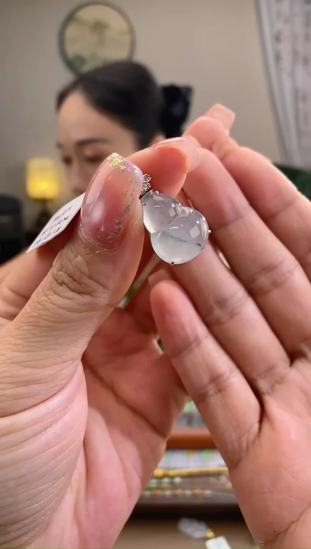 翡翠18K金镶嵌吊坠(不含链)葫芦