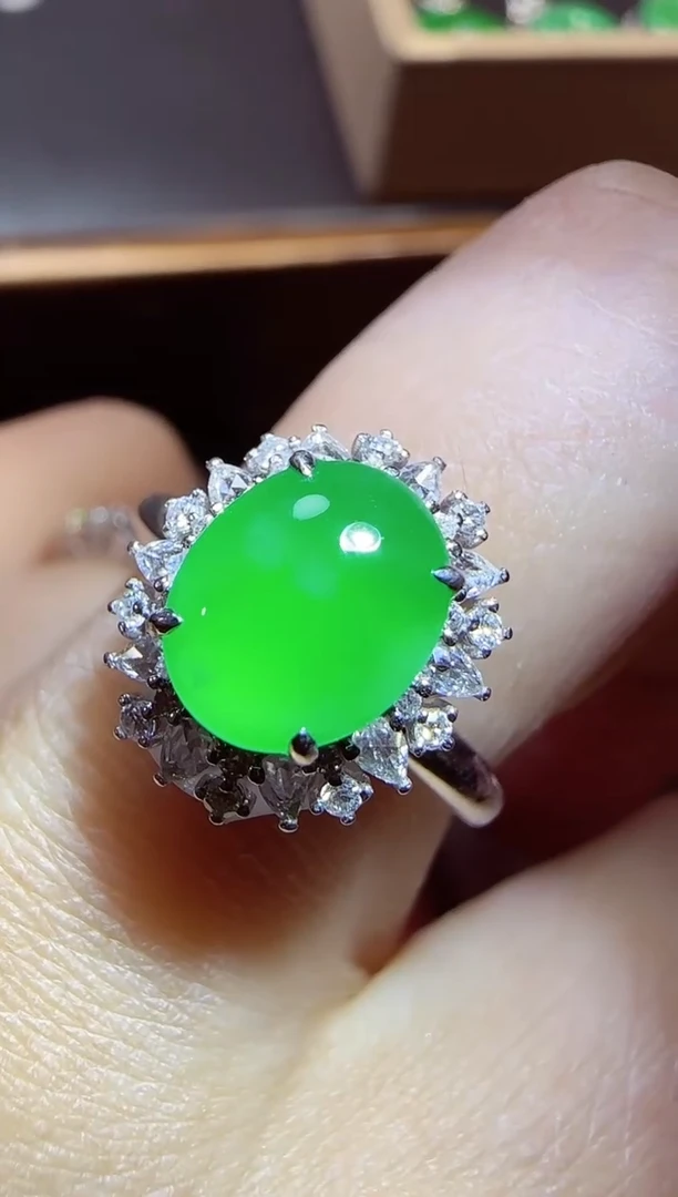 【闪购商品】翡翠戒指18K金镶嵌蛋面