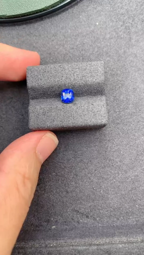 蓝宝石裸石1ct皇家蓝  BE