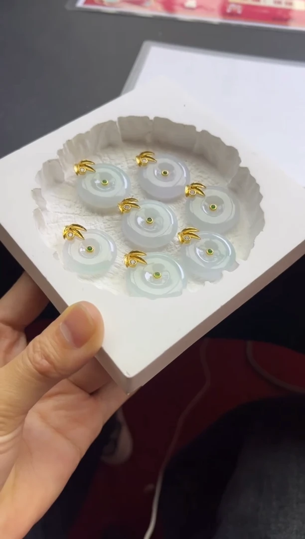 【闪购商品】翡翠颈饰银S925镶嵌V38多样性发一件/配绳子