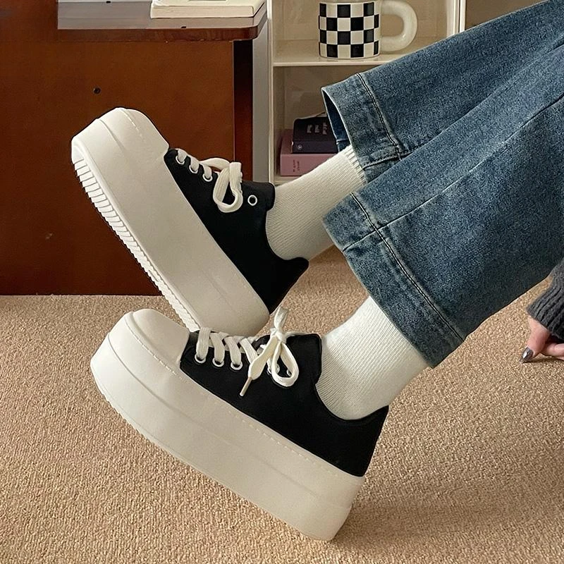 小个子厚底增高小白鞋女2025新款高级感运动轻便百搭饼干鞋学生