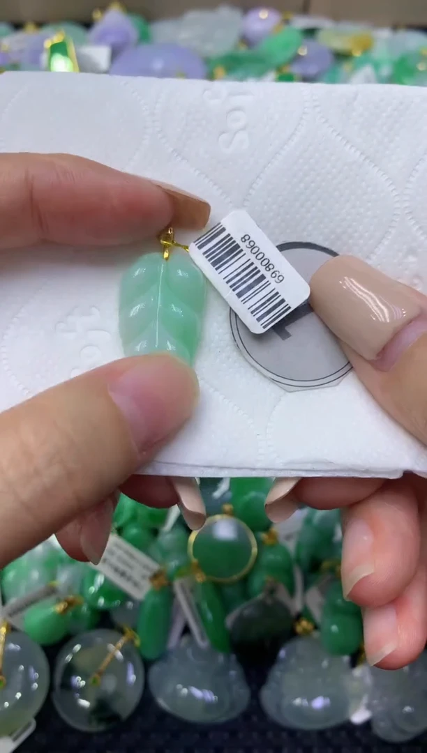 颈饰未镶嵌翡翠天然缅甸翡翠A货