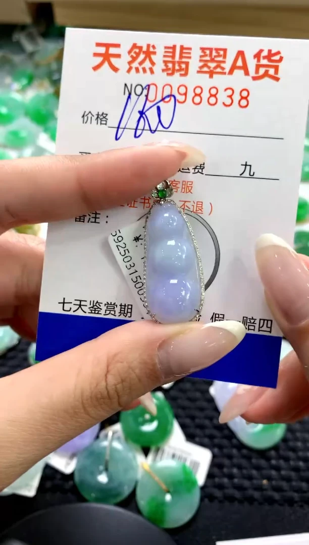 翡翠18K金镶嵌颈饰1111111111111111