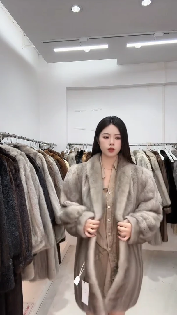 小橙子皮草直播间