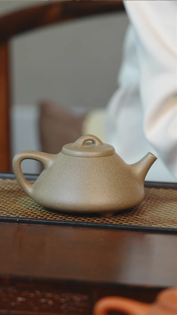 茶壶紫砂子冶石瓢 宝山青降坡 200cc