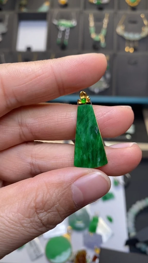 颈饰18K金镶嵌翡翠净货37506