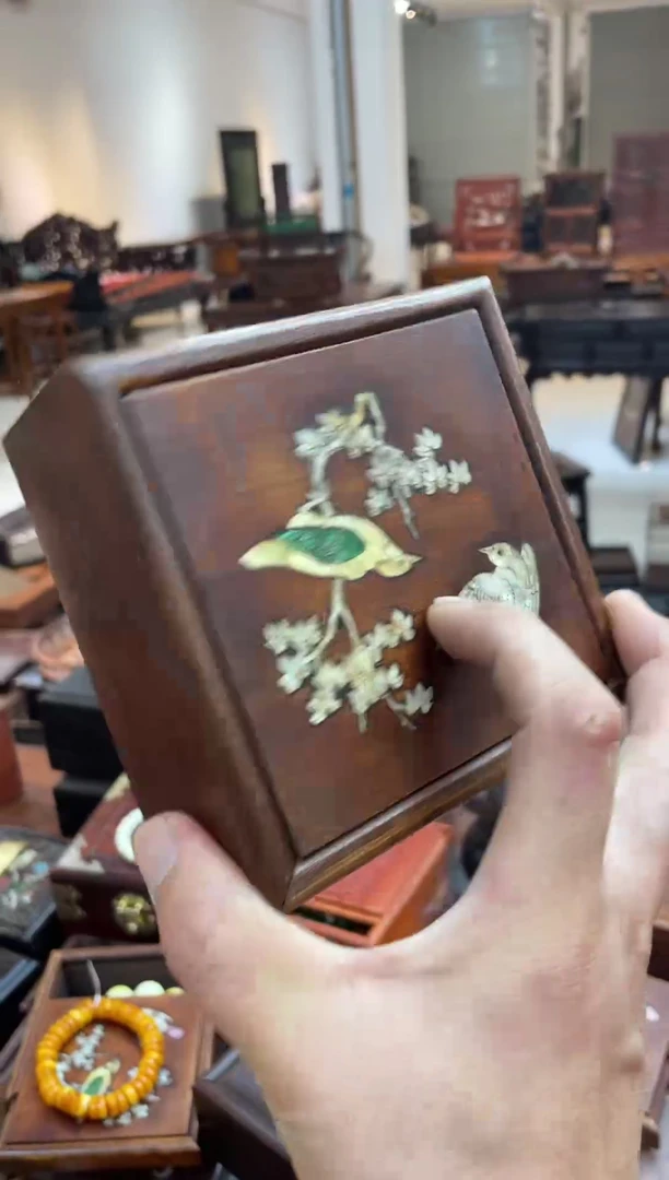 木老花梨彩贝方盒