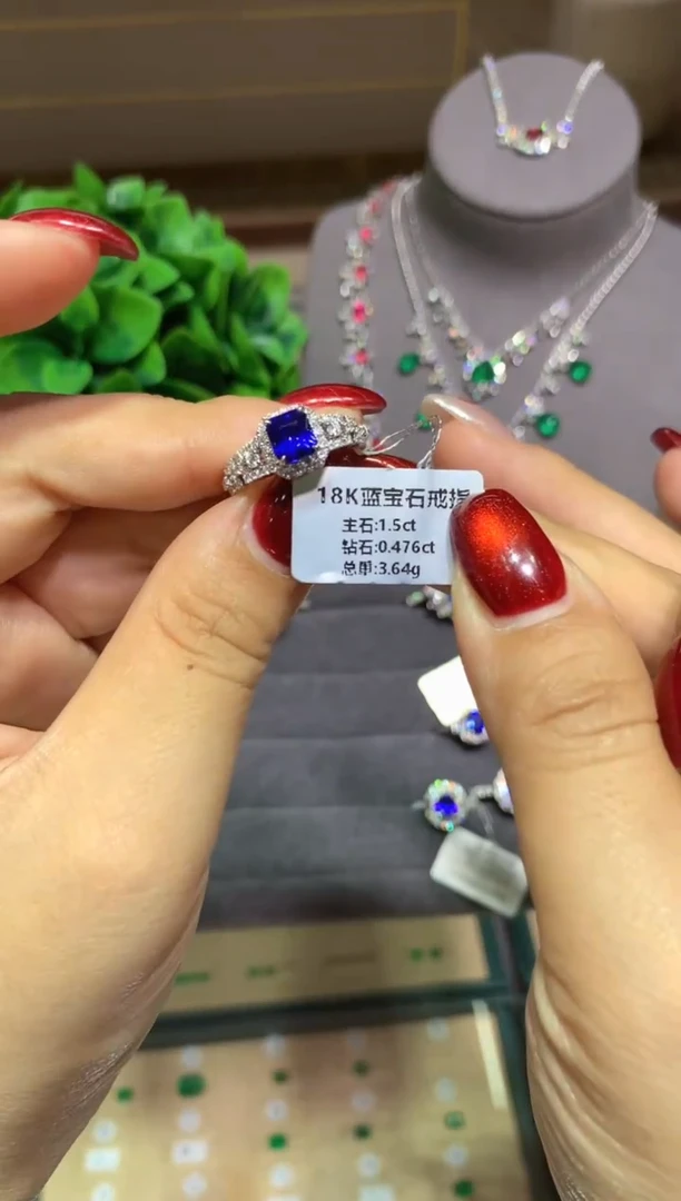 戒指蓝宝石18K金镶嵌1.5ct