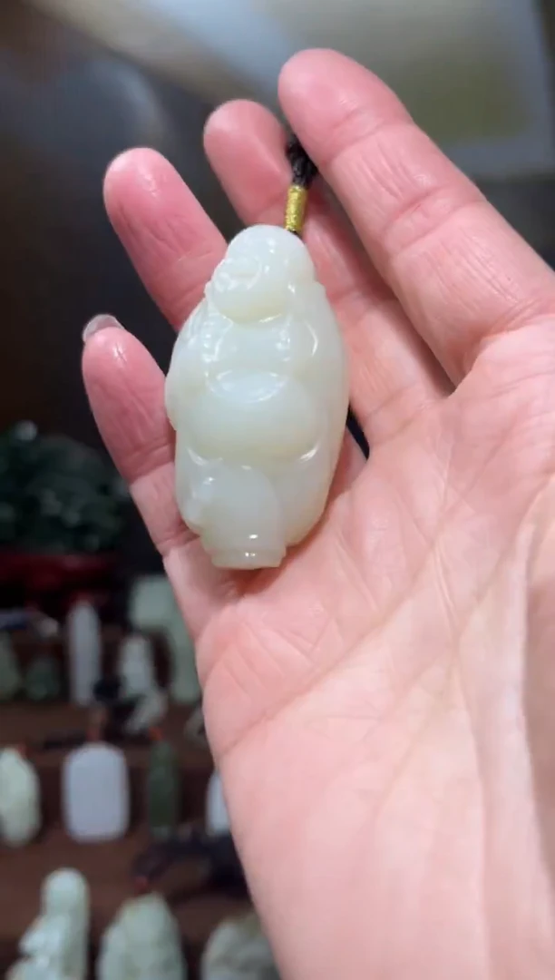 颈饰未镶嵌和田玉.
