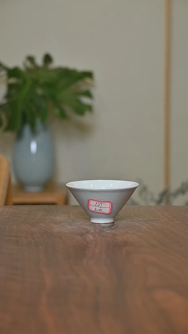 51#斗笠杯 月白釉 微瑕 桑麻款