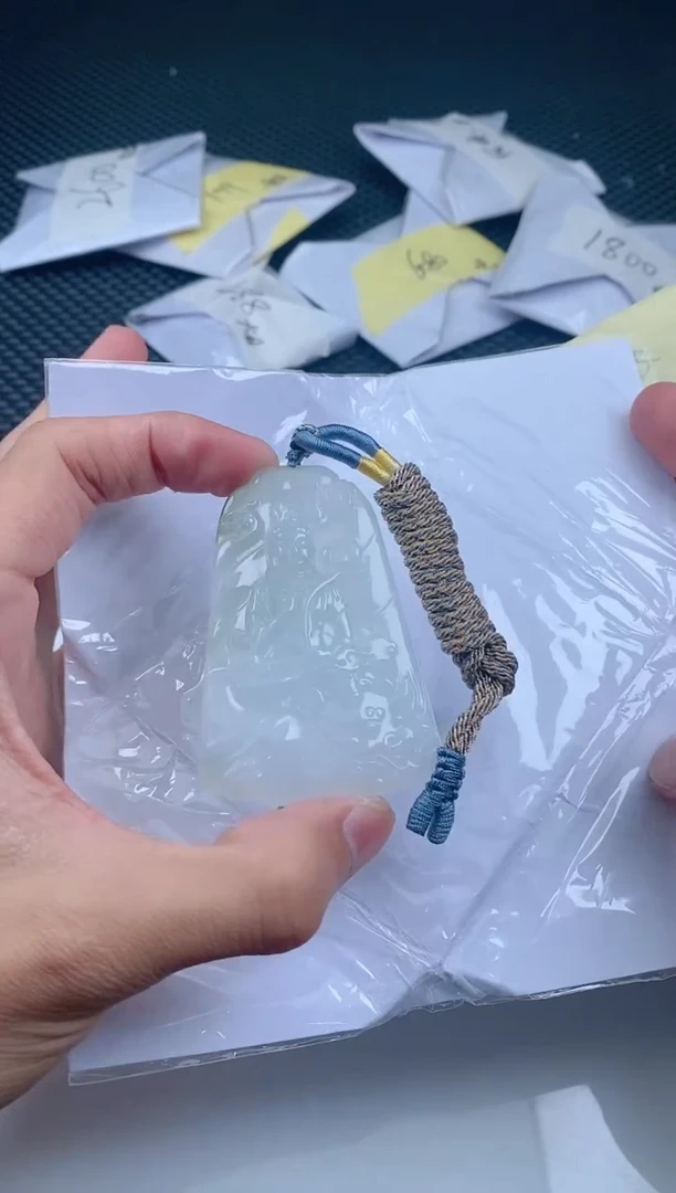 翡翠未镶嵌颈饰