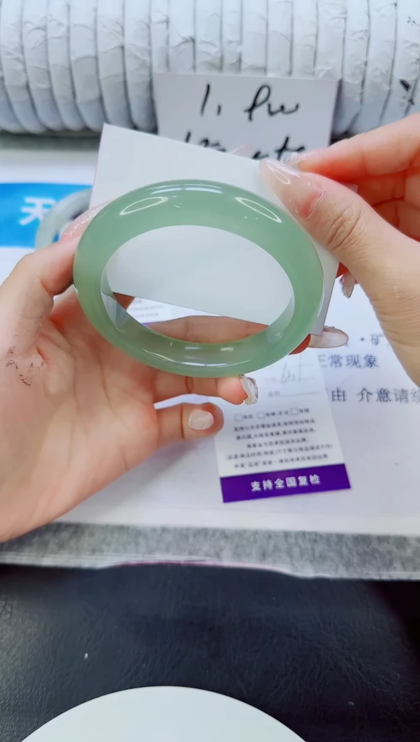 未镶嵌手镯石英质玉129/63