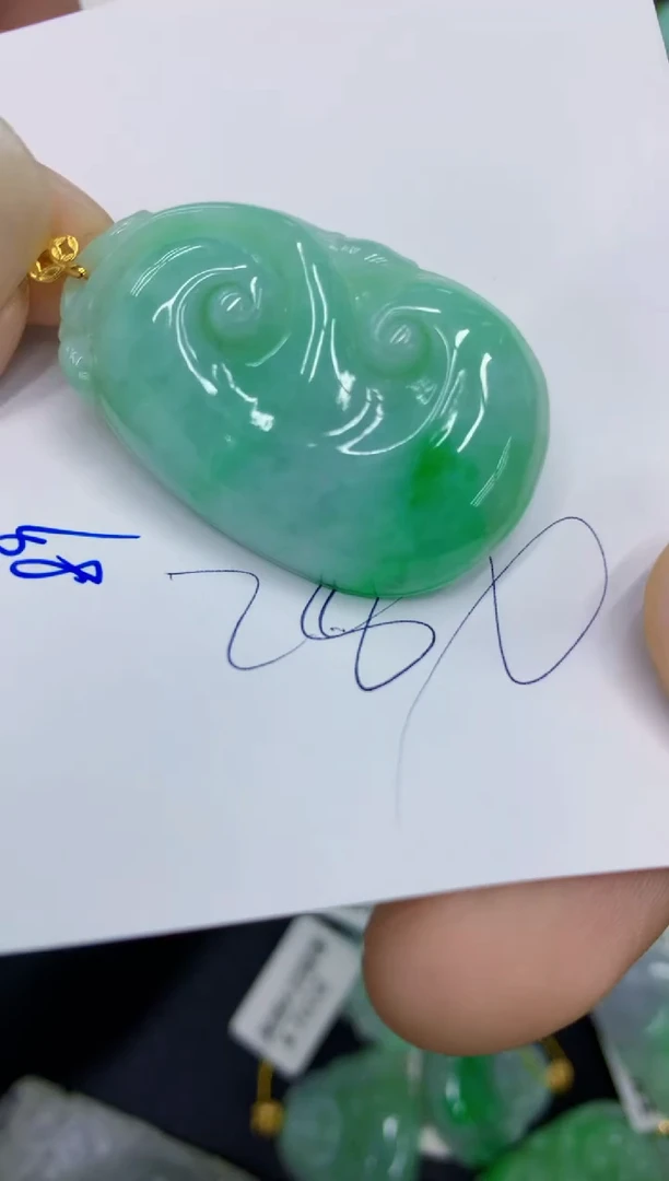 翡翠18K金镶嵌颈饰11111111111