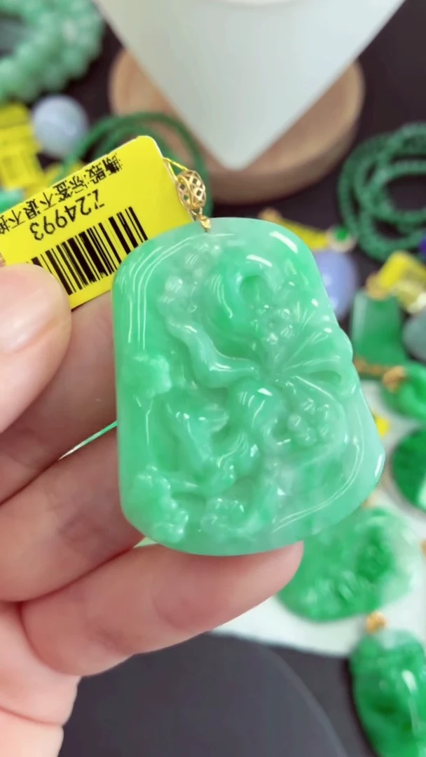 吊坠(不含链)18K金镶嵌翡翠挂件