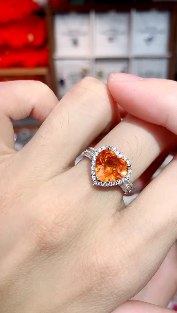 18K金镶嵌戒指石榴石（芬达石）3.93ct/天然宝石/七天无理由