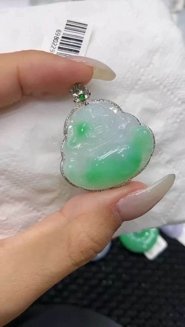 颈饰18K金镶嵌翡翠111111111111