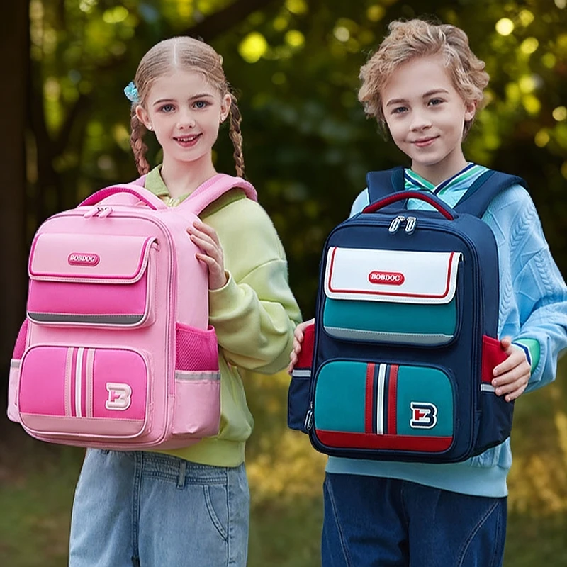 巴布豆新款小学生书包男女童1-3年级护脊减负轻便大容量双肩包