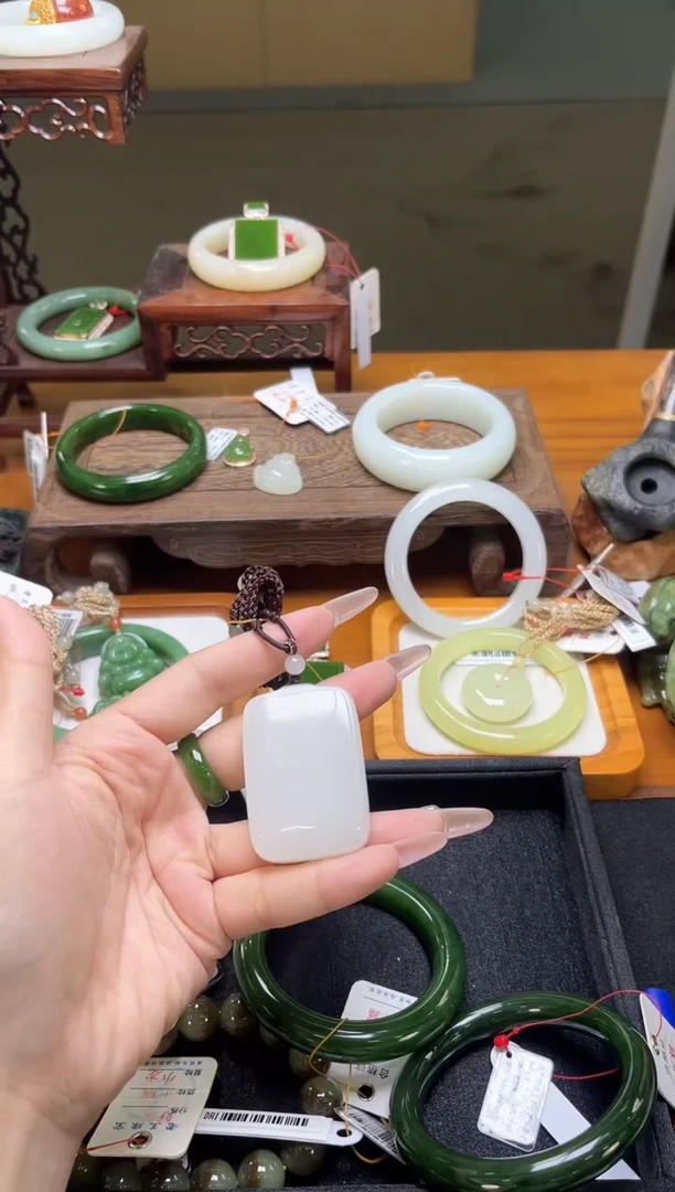 吊坠(不含链)未镶嵌和田玉新疆黑山 无事牌