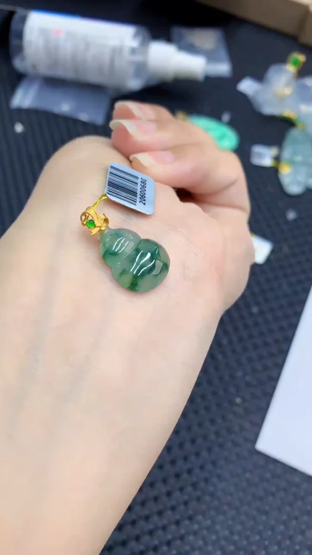 【闪购商品】翡翠颈饰18K金镶嵌            8