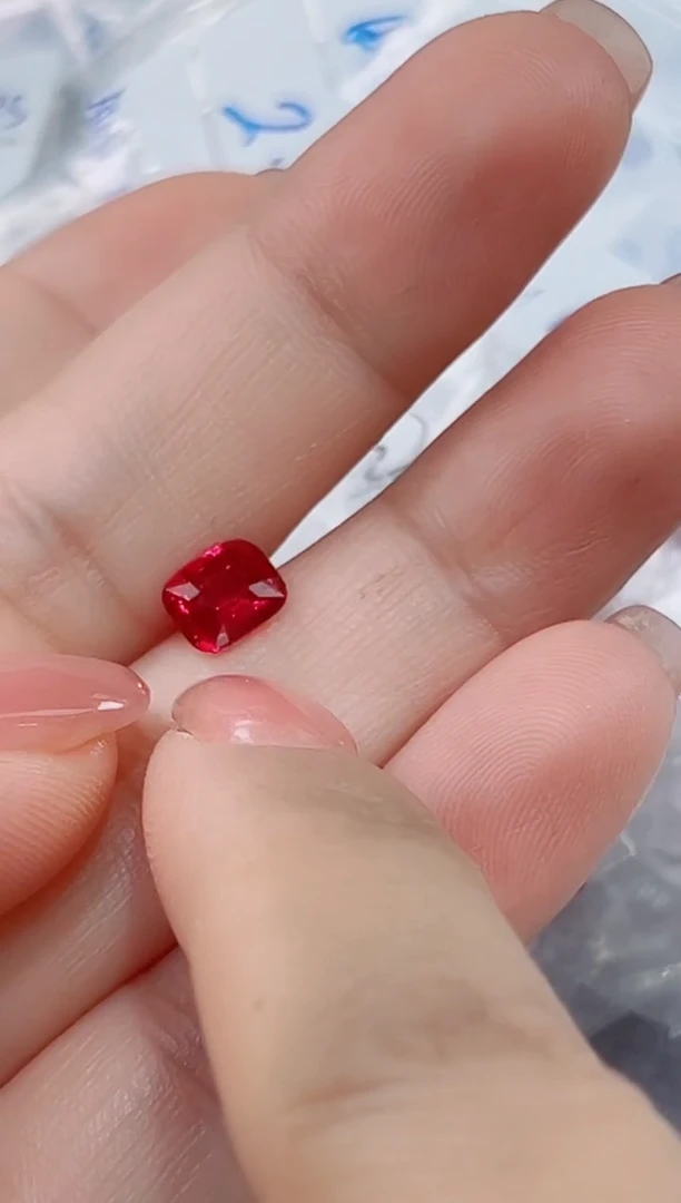 未镶嵌裸石红宝石定99总1.01 ct总40000