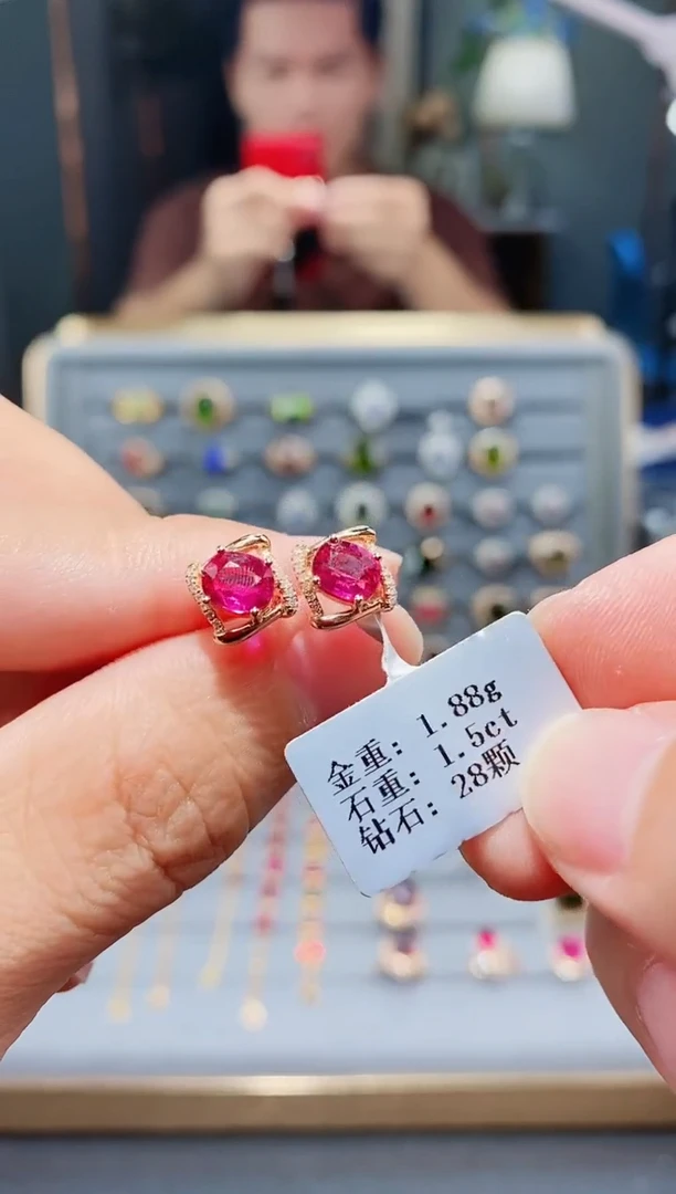 18K金镶嵌耳饰碧玺1.5配钻